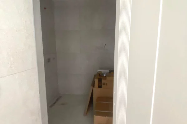 Shtepi ne shitje Apartament ne Tirane, 1+1, Mobilimi Bosh, pa mobiluar, Pagesa 132,000  Euro.