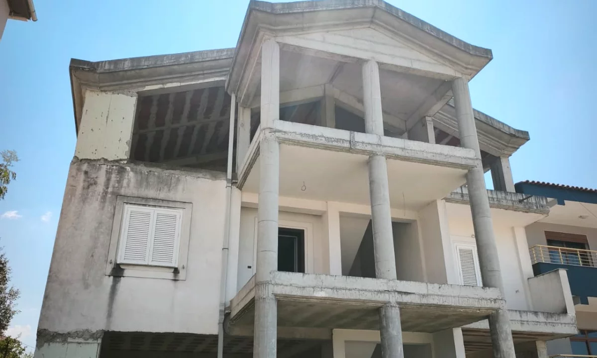 Shtepi ne shitje Shtepi Private ne Tirane, 3+1, Mobilimi Bosh, pa mobiluar, Pagesa 480,000  Euro.