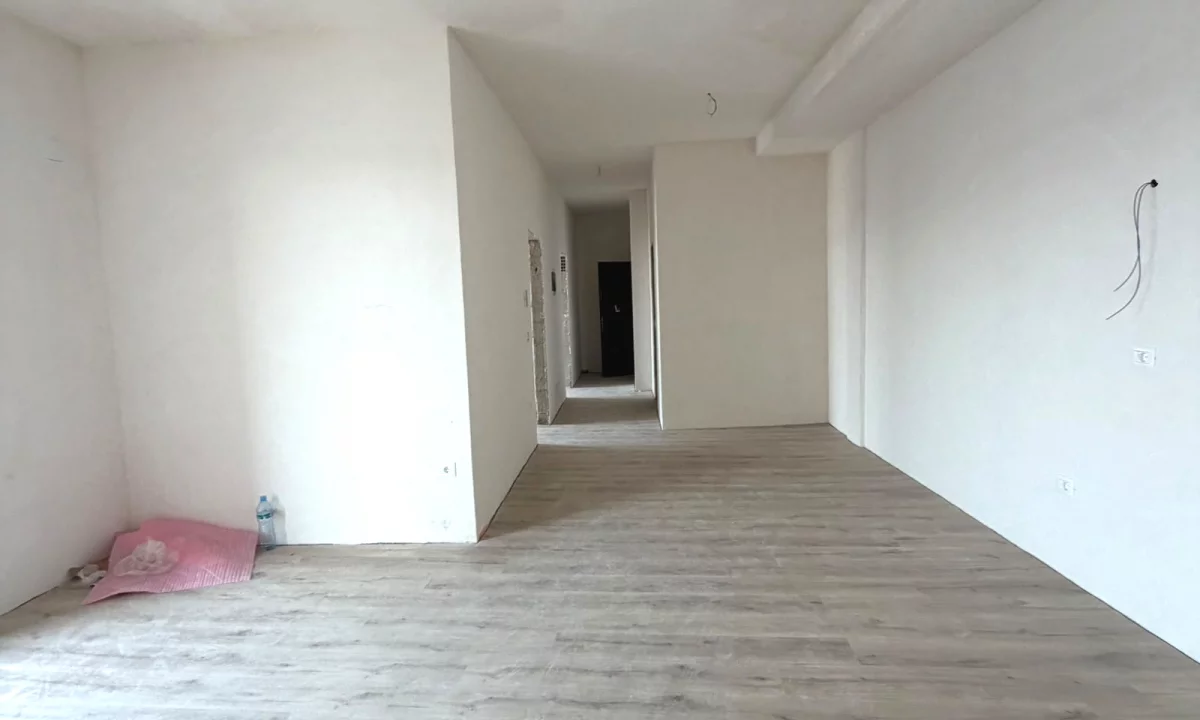 Shtepi ne shitje Apartament ne Tirane, 2+1, Mobilimi Bosh, pa mobiluar, Pagesa 167,000  Euro.