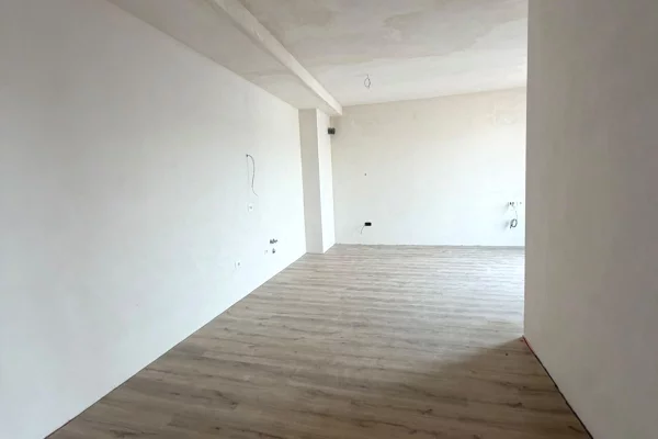 Shtepi ne shitje Apartament ne Tirane, 2+1, Mobilimi Bosh, pa mobiluar, Pagesa 167,000  Euro.