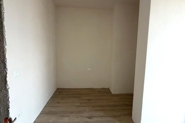 Shtepi ne shitje Apartament ne Tirane, 2+1, Mobilimi Bosh, pa mobiluar, Pagesa 167,000  Euro.