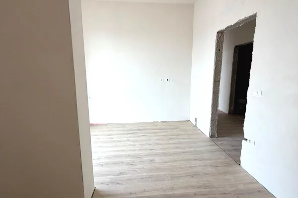 Shtepi ne shitje Apartament ne Tirane, 2+1, Mobilimi Bosh, pa mobiluar, Pagesa 167,000  Euro.
