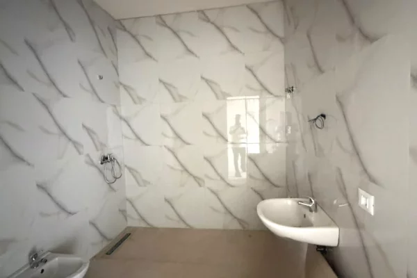 Shtepi ne shitje Apartament ne Tirane, 1+1, Mobilimi Bosh, pa mobiluar, Pagesa 146,600  Euro.