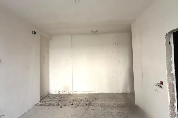 Shtepi ne shitje Apartament ne Tirane, 1+1, Mobilimi Bosh, pa mobiluar, Pagesa 146,600  Euro.