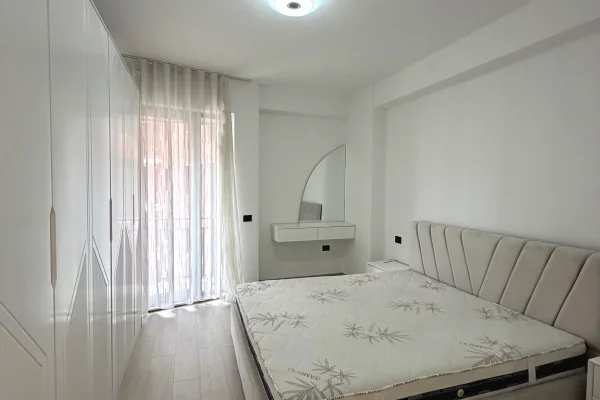 Shtepi me qera Apartament ne Tirane, 2+1, Mobilimi E mobiluar, Pagesa 60,000  Leke.