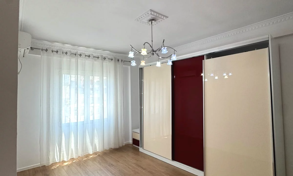 Shtepi ne shitje Apartament ne Tirane, 2+1, Mobilimi Pjeserisht e mobiluar, Pagesa 258,000  Euro.