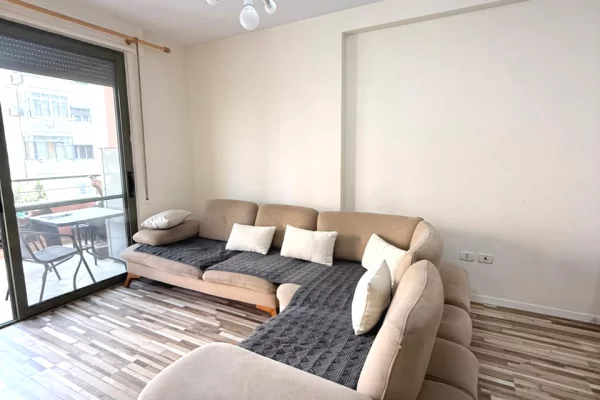 Shtepi ne shitje Apartament ne Tirane, 2+1, Mobilimi E mobiluar, Pagesa 26,500,000  Leke.