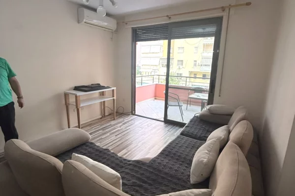 Shtepi ne shitje Apartament ne Tirane, 2+1, Mobilimi E mobiluar, Pagesa 26,500,000  Leke.
