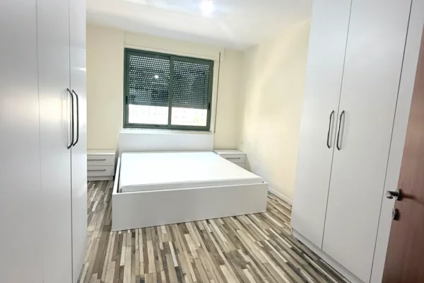 Shtepi ne shitje Apartament ne Tirane, 2+1, Mobilimi E mobiluar, Pagesa 26,500,000  Leke.