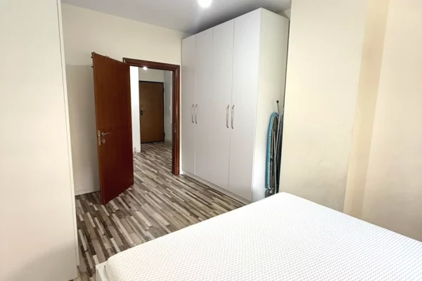 Shtepi ne shitje Apartament ne Tirane, 2+1, Mobilimi E mobiluar, Pagesa 26,500,000  Leke.