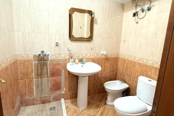 Shtepi ne shitje Apartament ne Tirane, 2+1, Mobilimi E mobiluar, Pagesa 26,500,000  Leke.