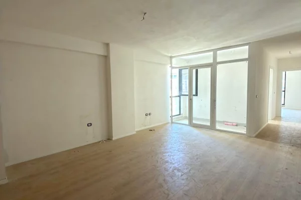 Shtepi ne shitje Apartament ne Tirane, 2+1, Mobilimi Bosh, pa mobiluar, Pagesa 146,600  Euro.