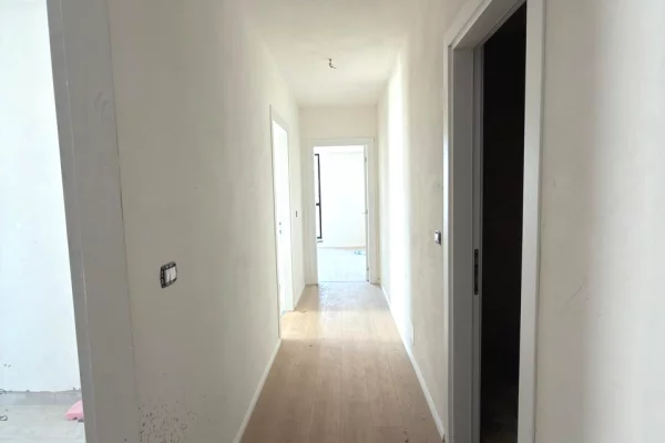 Shtepi ne shitje Apartament ne Tirane, 2+1, Mobilimi Bosh, pa mobiluar, Pagesa 146,600  Euro.
