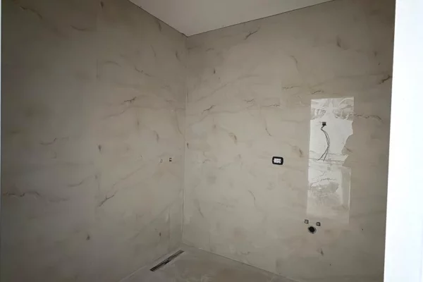 Shtepi ne shitje Apartament ne Tirane, 2+1, Mobilimi Bosh, pa mobiluar, Pagesa 146,600  Euro.