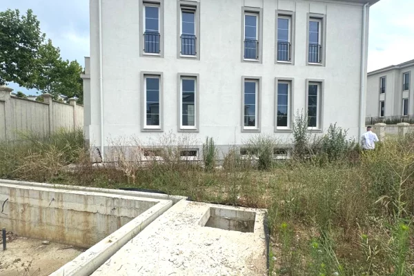 Shtepi ne shitje Vila Luksoze ne Tirane, 4+1, Mobilimi Bosh, pa mobiluar, Pagesa 1,600,000  Euro.