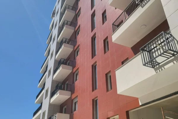 Shtepi ne shitje Apartament ne Tirane, 2+1, Mobilimi Bosh, pa mobiluar, Pagesa 105,400  Euro.