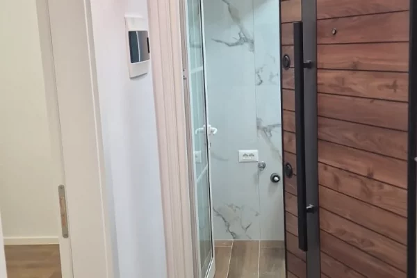 Shtepi ne shitje Apartament ne Tirane, 1+1, Mobilimi Bosh, pa mobiluar, Pagesa 94,000  Euro.