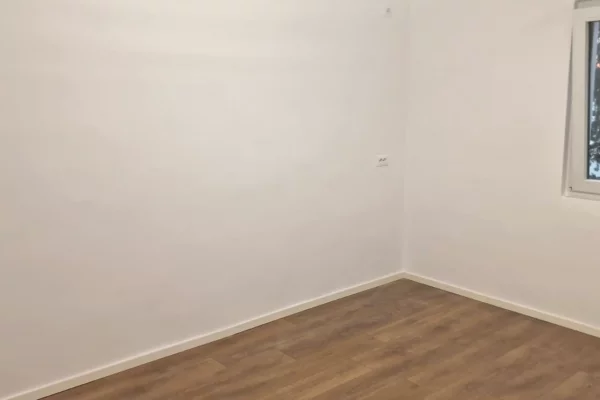 Shtepi ne shitje Apartament ne Tirane, 1+1, Mobilimi Bosh, pa mobiluar, Pagesa 94,000  Euro.