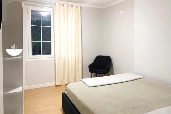 Shtepi ne shitje Apartament ne Tirane, 2+1, Mobilimi E mobiluar, Pagesa 18,000,000  Leke.