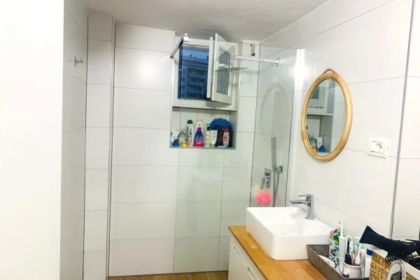 Shtepi ne shitje Apartament ne Tirane, 2+1, Mobilimi E mobiluar, Pagesa 18,000,000  Leke.