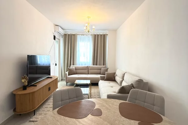 Shtepi me qera Apartament ne Tirane, 2+1, Mobilimi E mobiluar, Pagesa 72,000  Leke.
