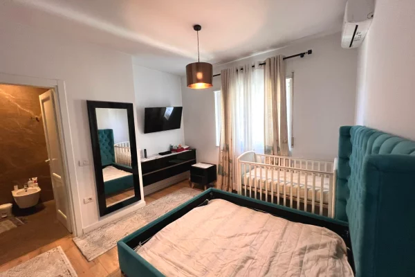 Shtepi ne shitje Apartament ne Tirane, 2+1, Mobilimi E mobiluar, Pagesa 27,500,000  Leke.