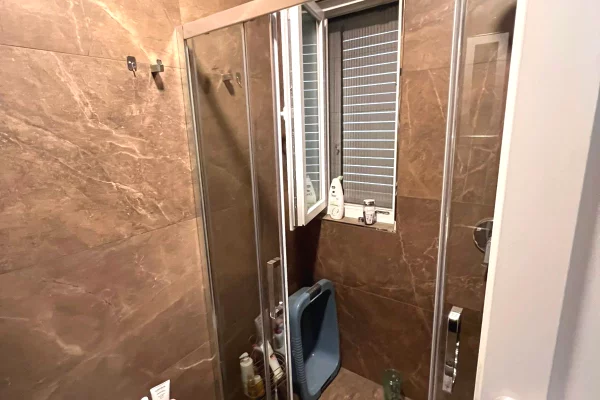 Shtepi ne shitje Apartament ne Tirane, 2+1, Mobilimi E mobiluar, Pagesa 27,500,000  Leke.