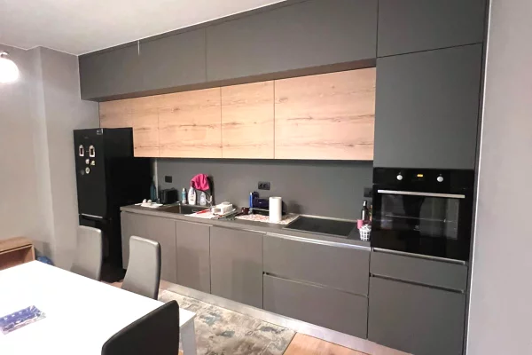 Shtepi ne shitje Apartament ne Tirane, 2+1, Mobilimi E mobiluar, Pagesa 27,500,000  Leke.