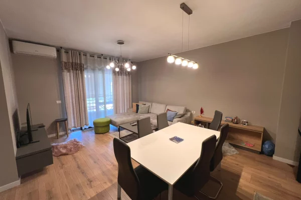 Shtepi ne shitje Apartament ne Tirane, 2+1, Mobilimi E mobiluar, Pagesa 27,500,000  Leke.