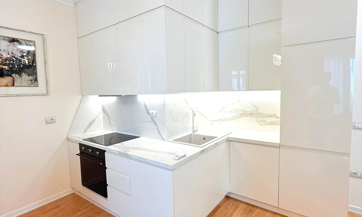 Shtepi me qera Apartament ne Tirane, 2+1, Mobilimi E mobiluar, Pagesa 1,200  Euro.