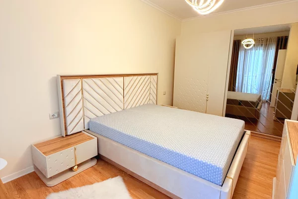 Shtepi me qera Apartament ne Tirane, 2+1, Mobilimi E mobiluar, Pagesa 1,200  Euro.
