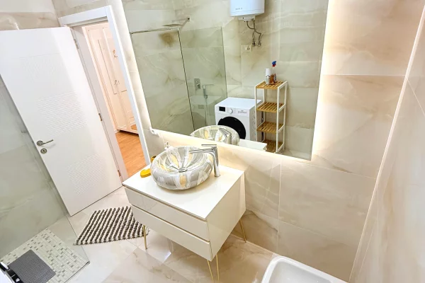 Shtepi me qera Apartament ne Tirane, 2+1, Mobilimi E mobiluar, Pagesa 1,200  Euro.