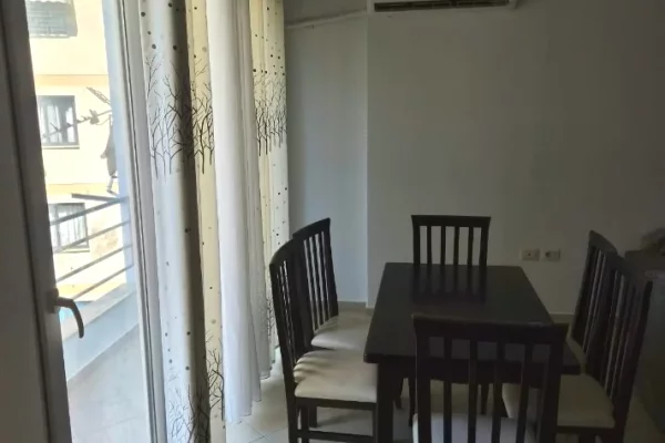 Shtepi me qera Apartament ne Tirane, 2+1, Mobilimi E mobiluar, Pagesa 500  Euro.