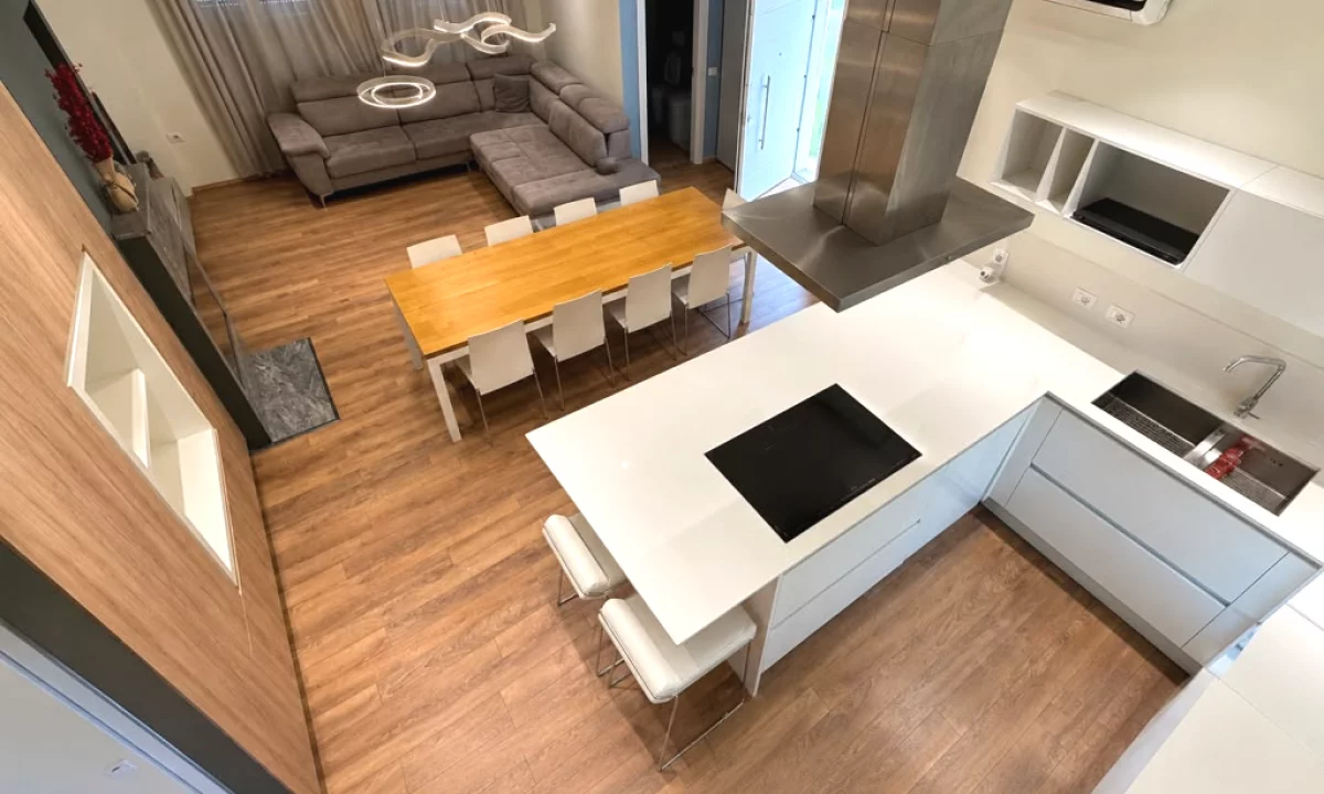 Shtepi me qera Vila Luksoze ne Tirane, 3+1, Mobilimi E mobiluar, Pagesa 3,600  Euro.