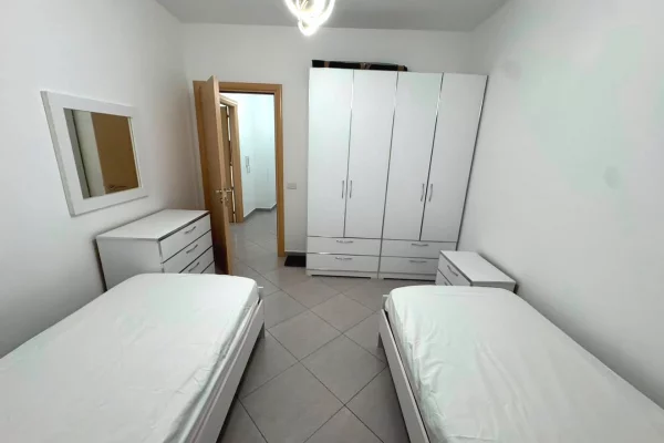 Shtepi me qera Apartament ne Tirane, 2+1, Mobilimi E mobiluar, Pagesa 55,000  Leke.
