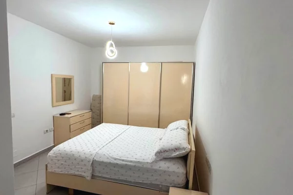 Shtepi me qera Apartament ne Tirane, 2+1, Mobilimi E mobiluar, Pagesa 55,000  Leke.