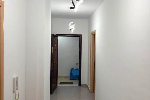 Shtepi me qera Apartament ne Tirane, 2+1, Mobilimi E mobiluar, Pagesa 55,000  Leke.