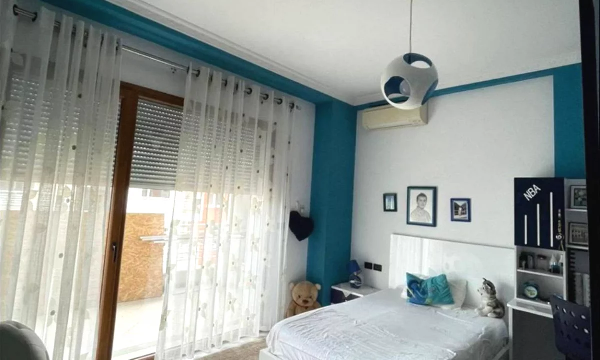 Shtepi me qera Apartament ne Tirane, 3+1, Mobilimi E mobiluar, Pagesa 1,150  Euro.