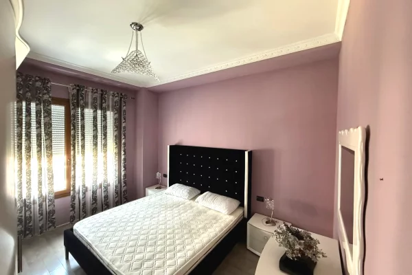 Shtepi me qera Apartament ne Tirane, 3+1, Mobilimi E mobiluar, Pagesa 1,150  Euro.
