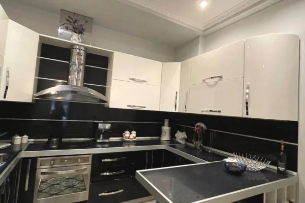 Shtepi me qera Apartament ne Tirane, 3+1, Mobilimi E mobiluar, Pagesa 1,150  Euro.