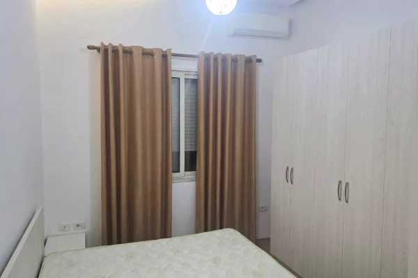 Shtepi me qera Duplex(shtepi me 2 kate) ne Tirane, 1+1, Mobilimi E mobiluar, Pagesa 50,000  Leke.