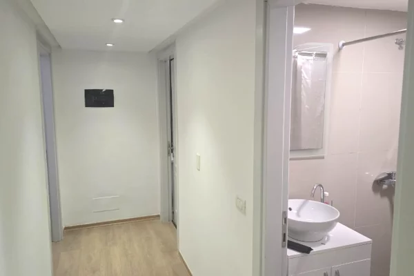 Shtepi me qera Duplex(shtepi me 2 kate) ne Tirane, 1+1, Mobilimi E mobiluar, Pagesa 50,000  Leke.