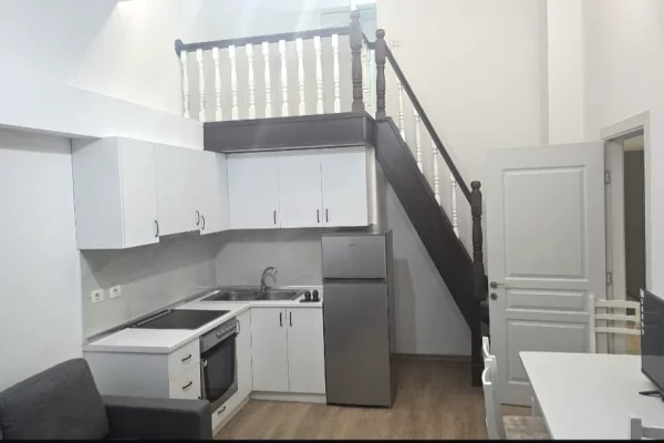 Shtepi me qera Duplex(shtepi me 2 kate) ne Tirane, 1+1, Mobilimi E mobiluar, Pagesa 50,000  Leke.