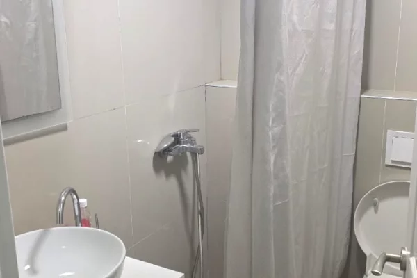 Shtepi me qera Duplex(shtepi me 2 kate) ne Tirane, 1+1, Mobilimi E mobiluar, Pagesa 50,000  Leke.