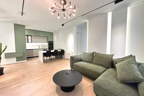 Shtepi me qera Apartament ne Tirane, 3+1, Mobilimi E mobiluar, Pagesa 2,000  Euro.