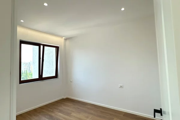 Shtepi ne shitje Apartament ne Tirane, 1+1, Mobilimi Bosh, pa mobiluar, Pagesa 143,000  Euro.