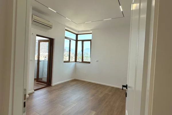 Shtepi ne shitje Apartament ne Tirane, 1+1, Mobilimi Bosh, pa mobiluar, Pagesa 143,000  Euro.
