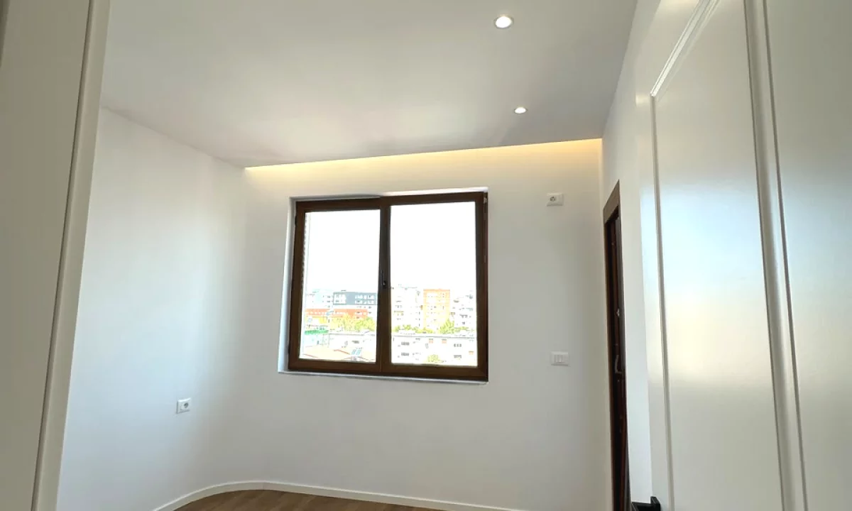 Shtepi ne shitje Apartament ne Tirane, 2+1, Mobilimi Bosh, pa mobiluar, Pagesa 198,000  Euro.