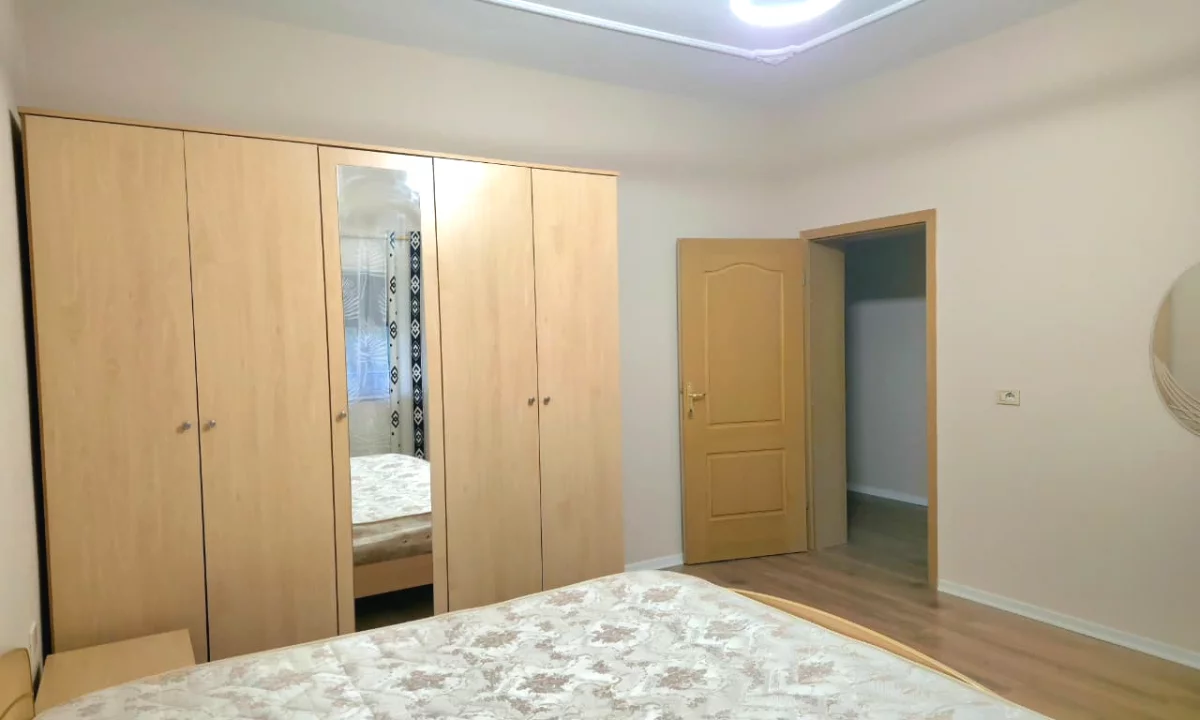 Shtepi me qera Apartament ne Tirane, 3+1, Mobilimi E mobiluar, Pagesa 850  Euro.