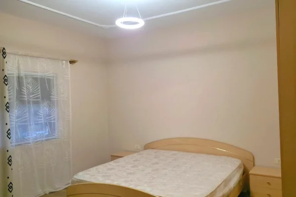 Shtepi me qera Apartament ne Tirane, 3+1, Mobilimi E mobiluar, Pagesa 850  Euro.